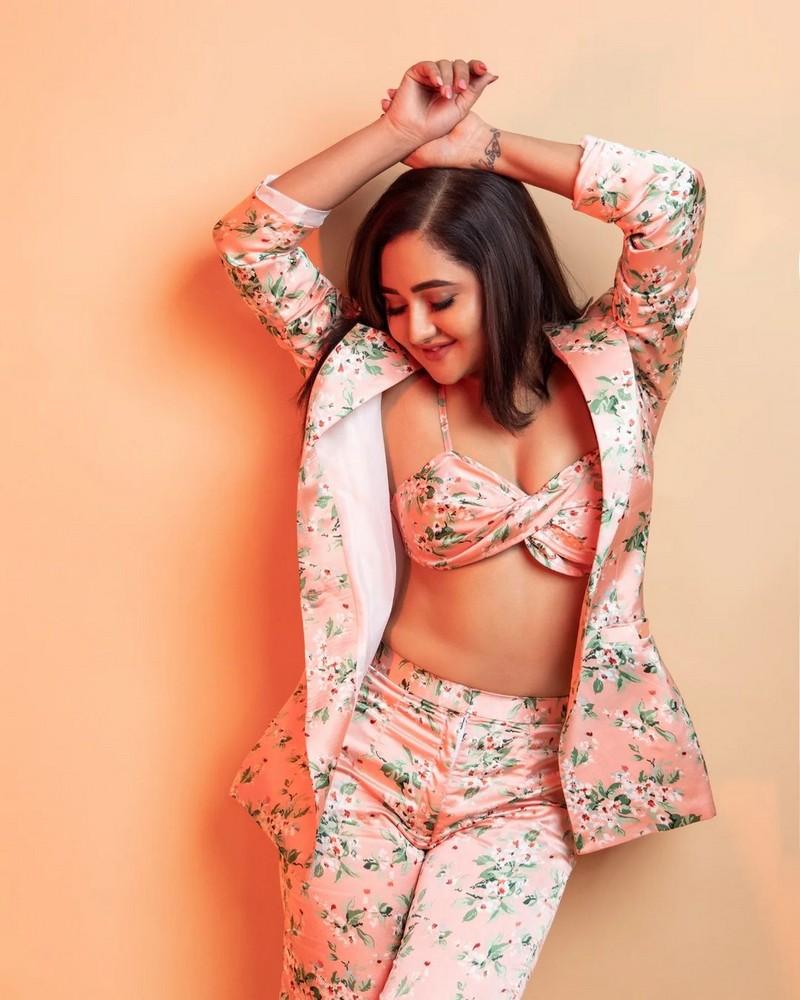 Rashami Desai 3