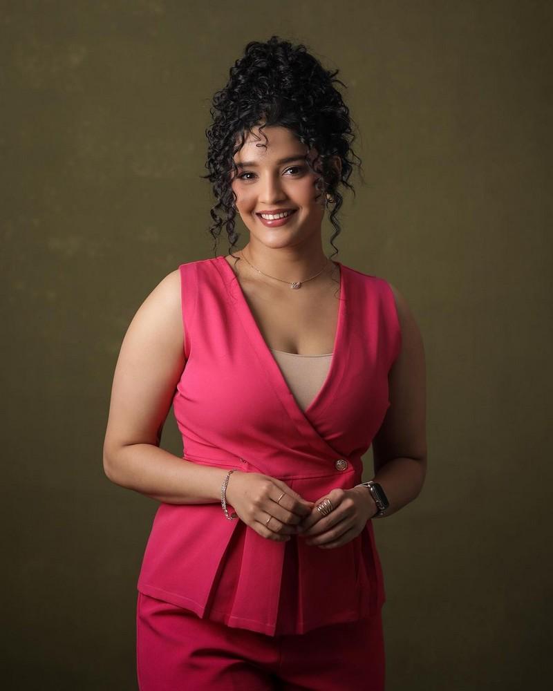 Ritika Singh 10