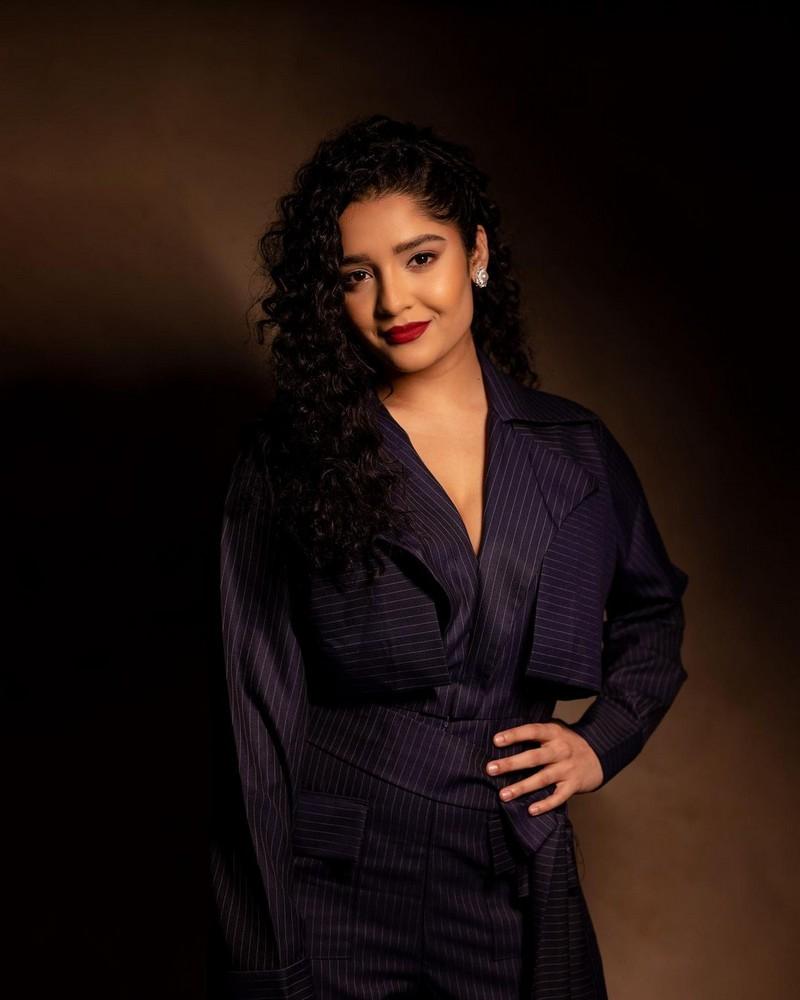 Ritika Singh 6