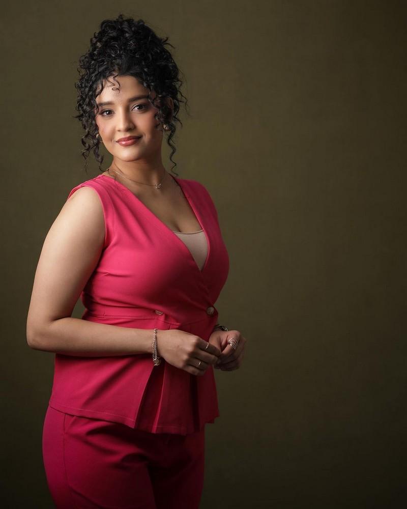 Ritika Singh 8