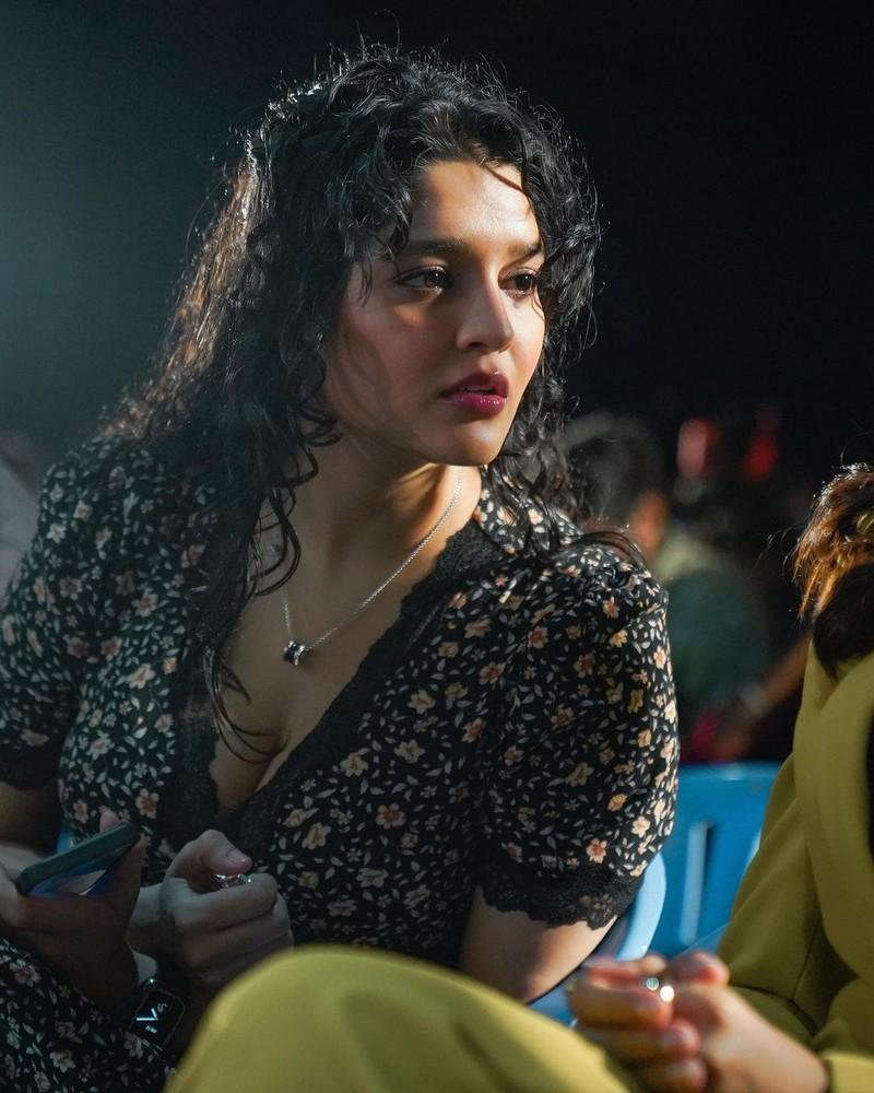 Ritika Singh 4