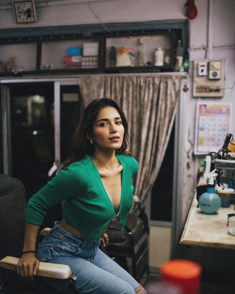 Ruhani Sharma 5