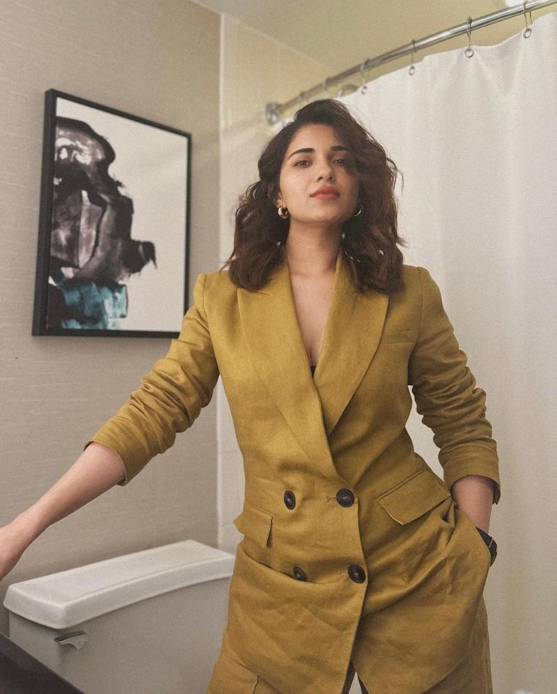 Ruhani Sharma 9