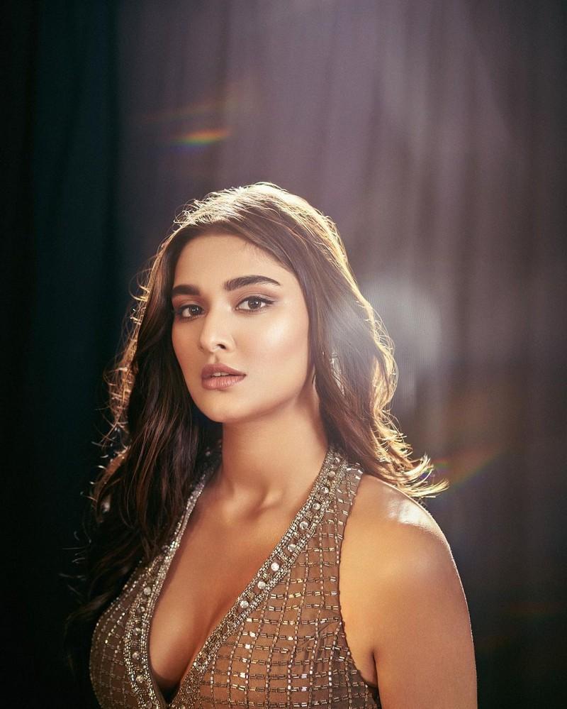Saiee Manjrekar 6