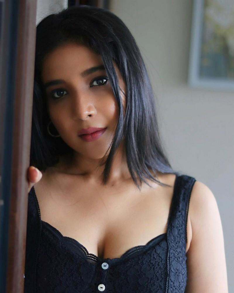 Sakshi Agarwal 17
