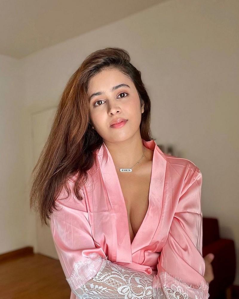 Shobhita Rana 10