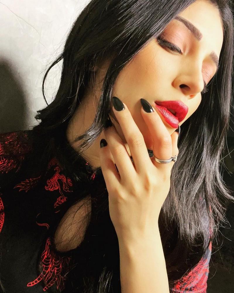 Shruti Haasan 5