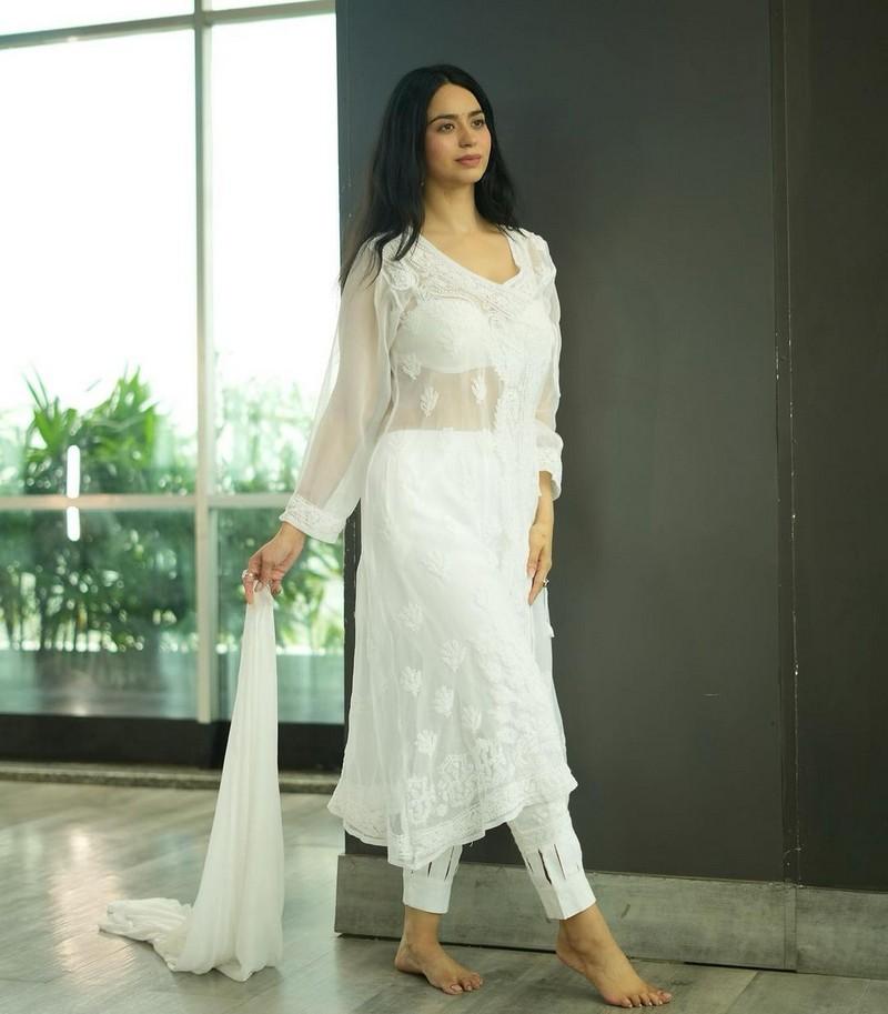 Soundarya Sharma 10