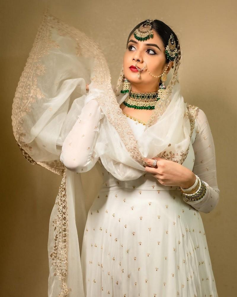 Sreemukhi 2