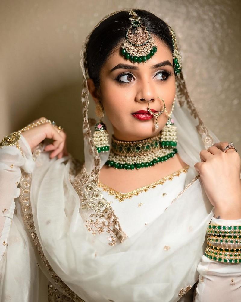 Sreemukhi 4