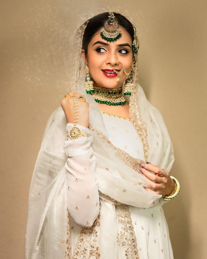 Sreemukhi 5
