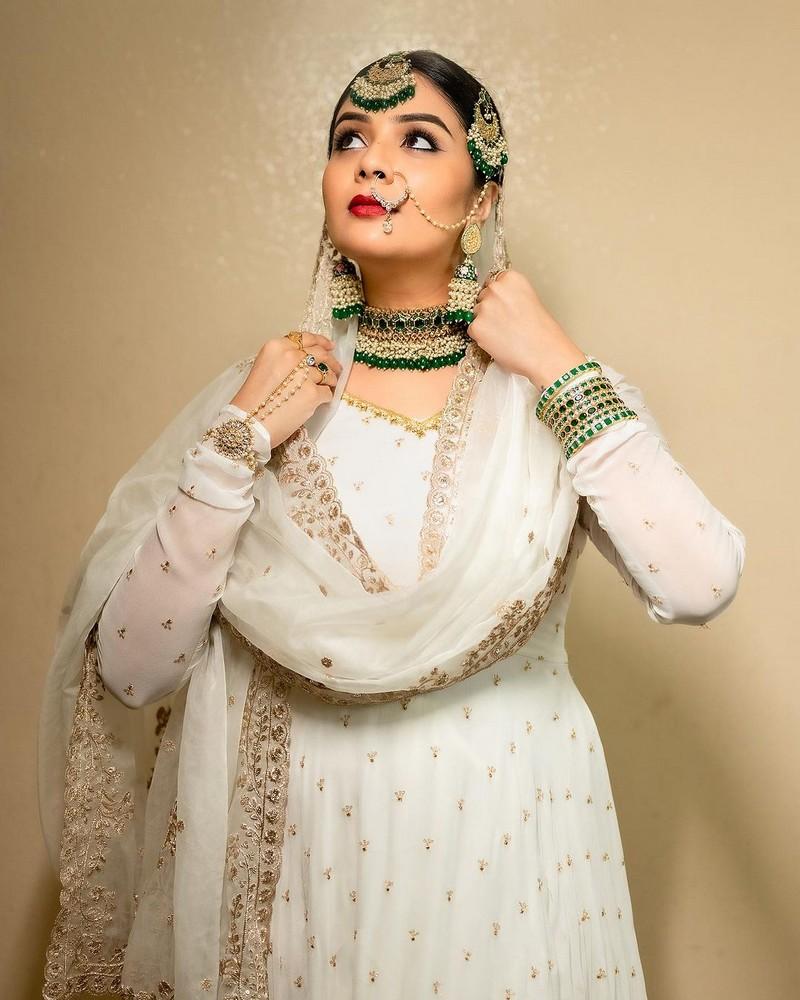 Sreemukhi 7