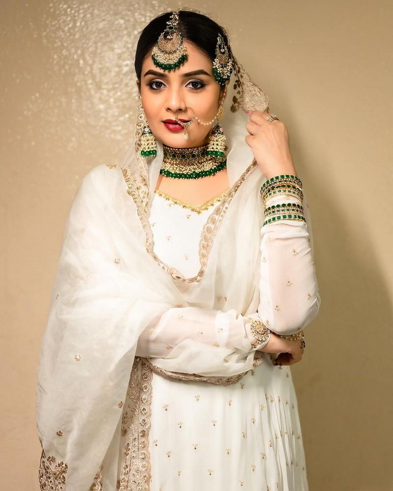 Sreemukhi 8