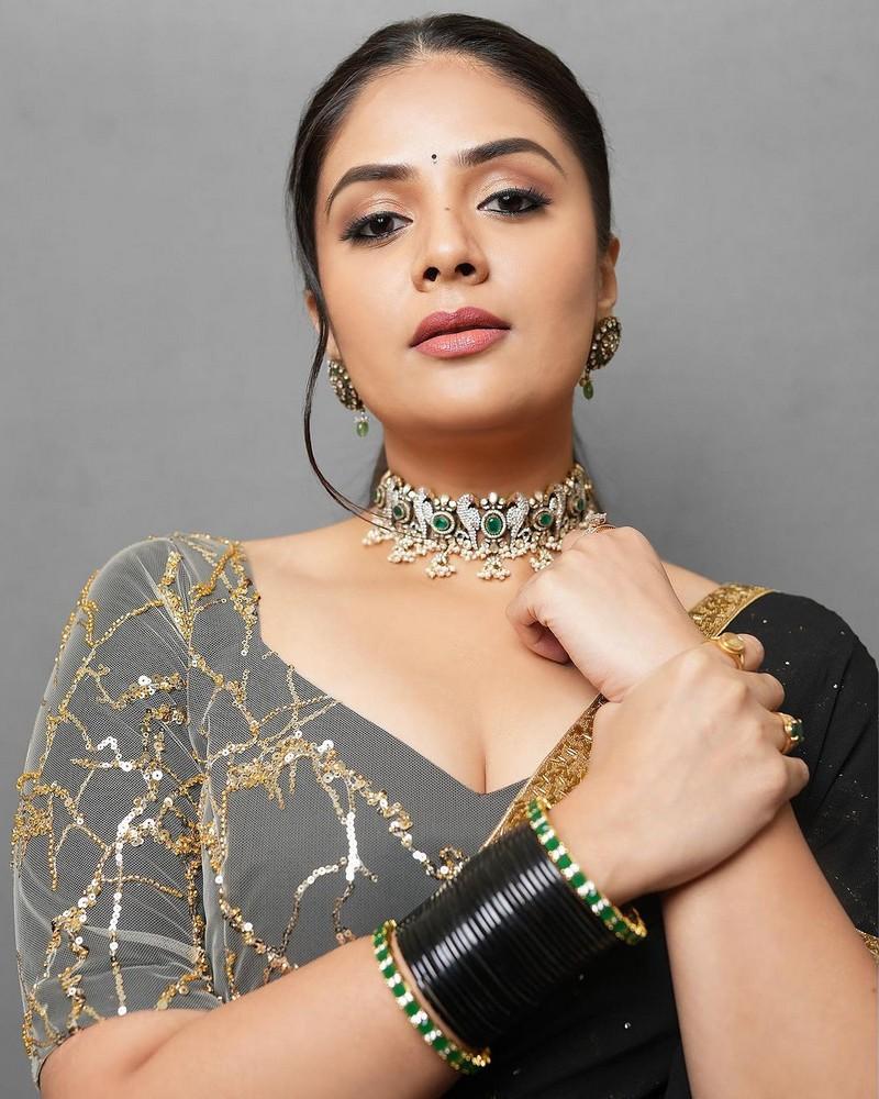 Sreemukhi 8