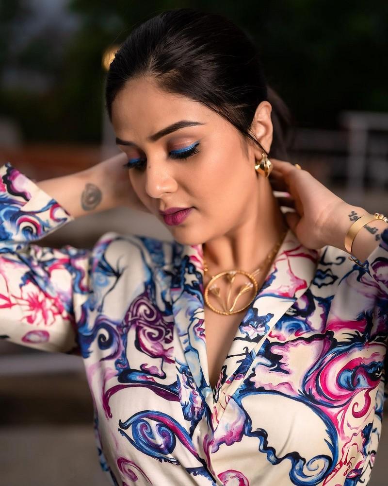 Sreemukhi 1