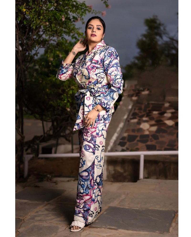 Sreemukhi 2