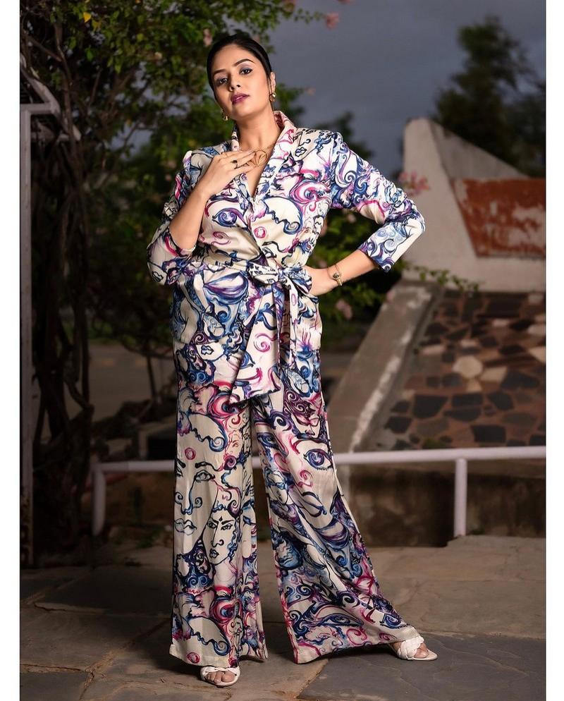 Sreemukhi 3