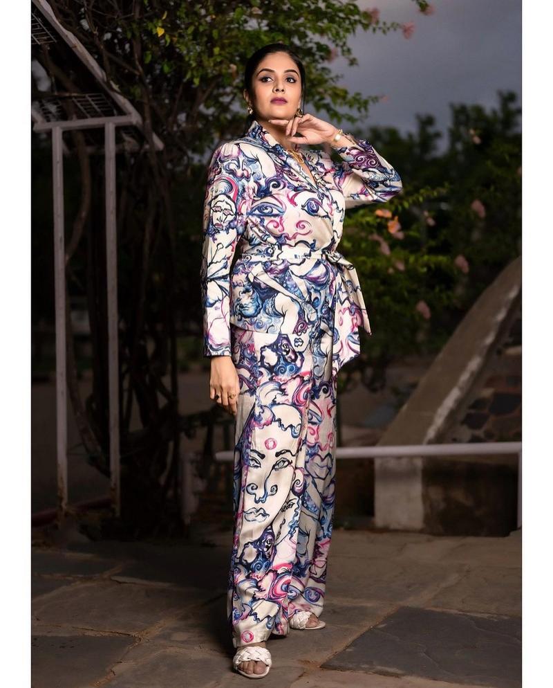 Sreemukhi 4