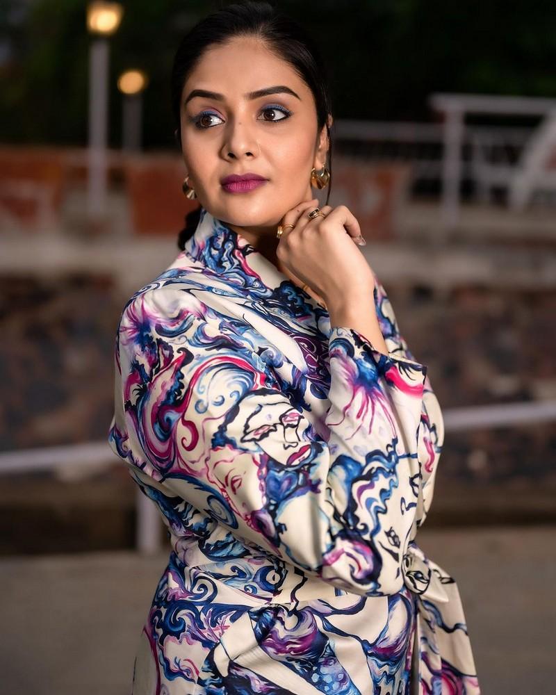 Sreemukhi 5