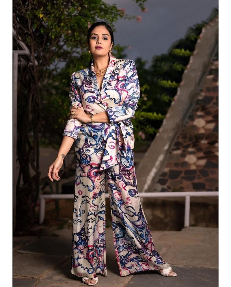 Sreemukhi 7