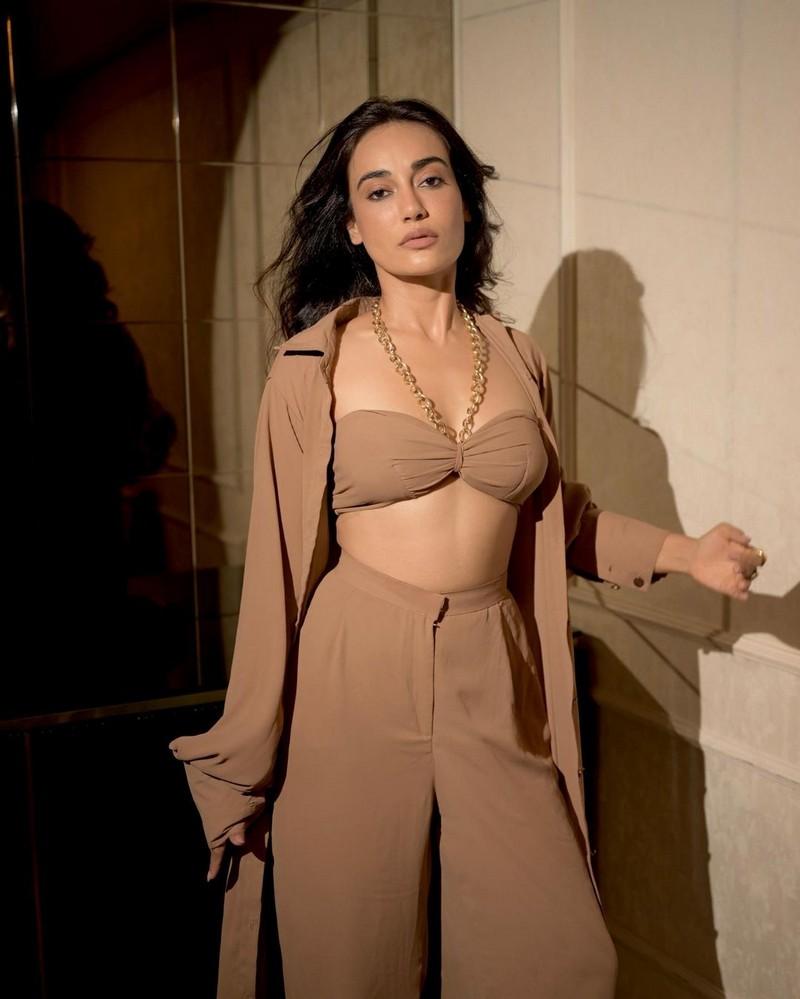 Surbhi Jyoti 8