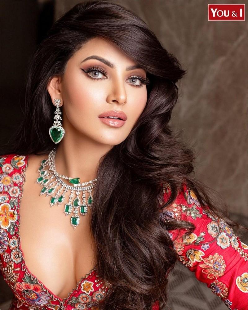 Urvashi Rautela 8