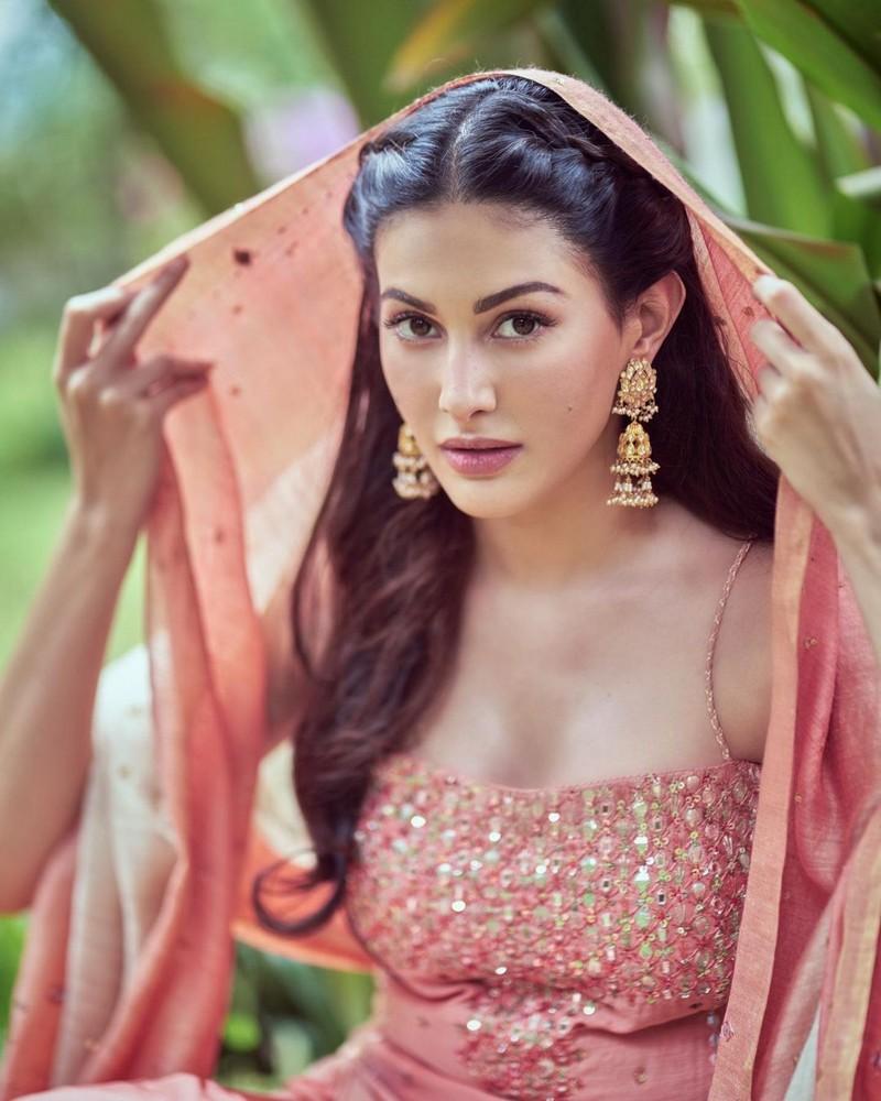 Amyra Dastur 3