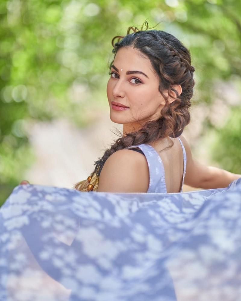 Amyra Dastur 8