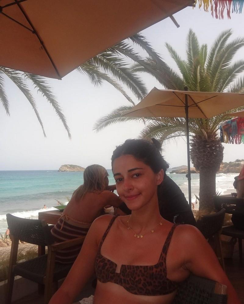 Ananya Pandey 9
