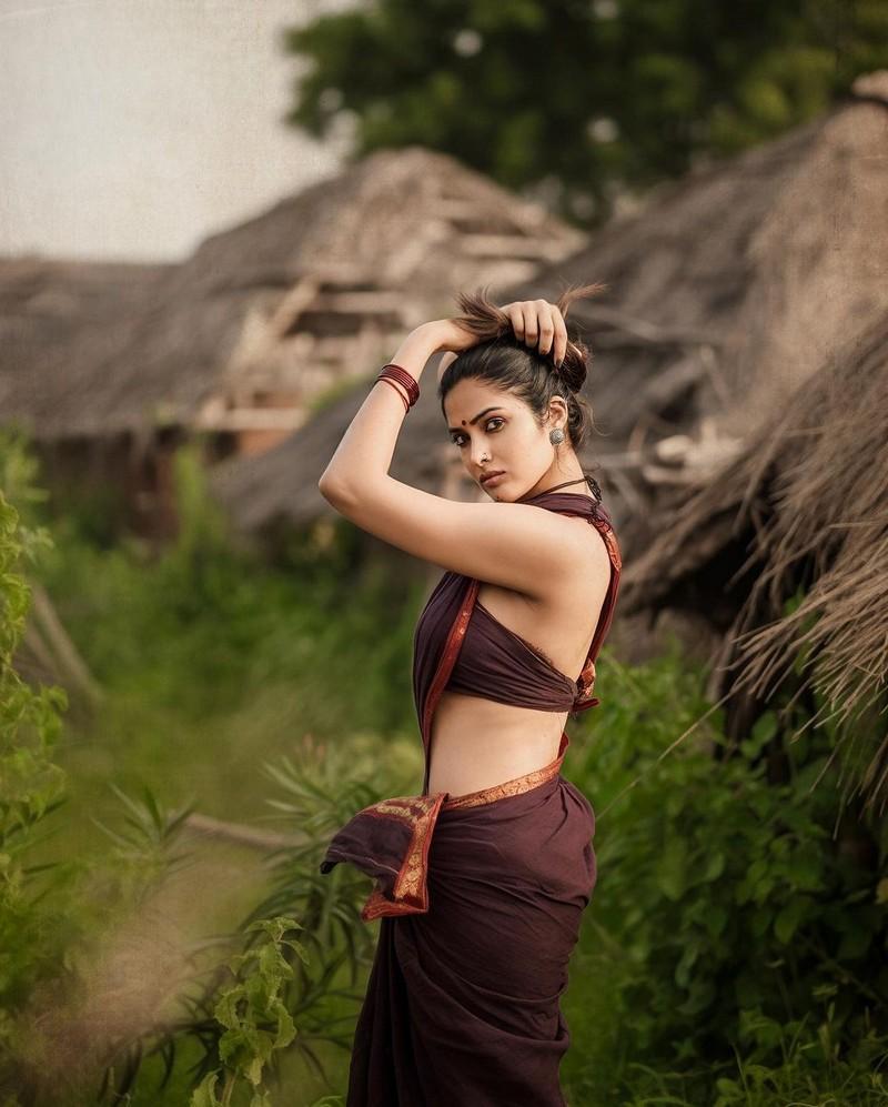 Divi Vadthya 10