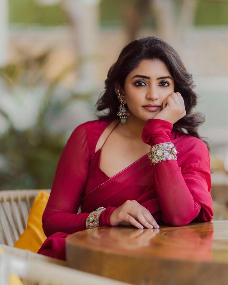 Eesha Rebba 10