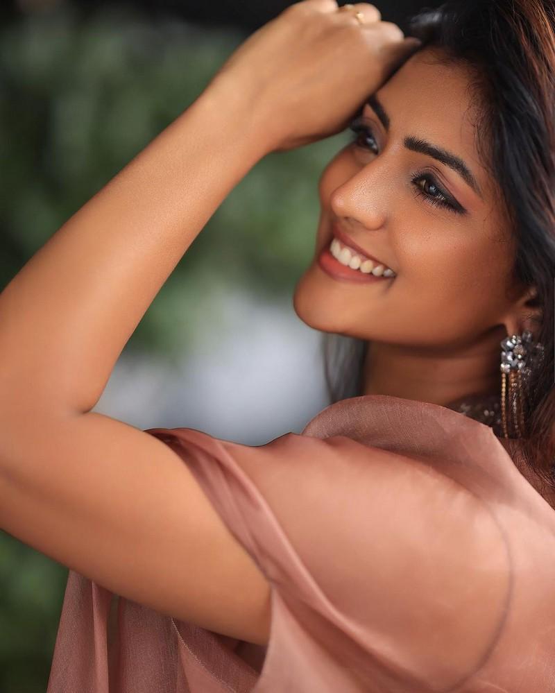 Eesha Rebba 5