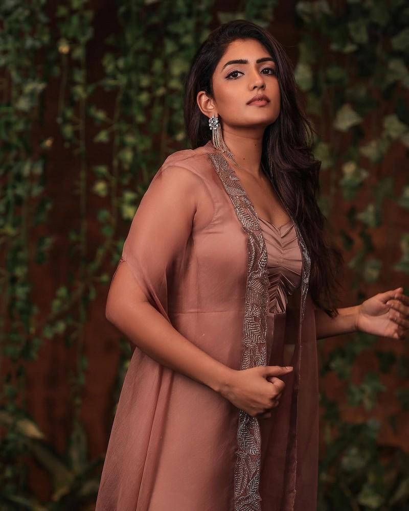 Eesha Rebba 7