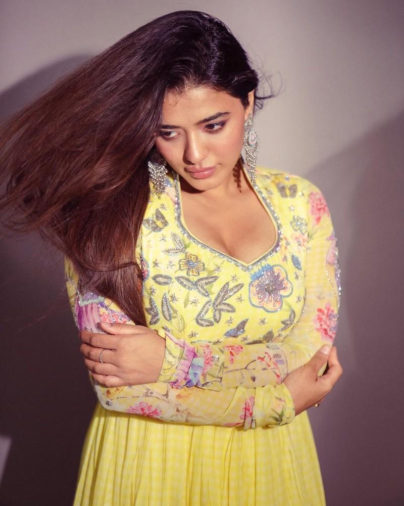Ketika Sharma 8