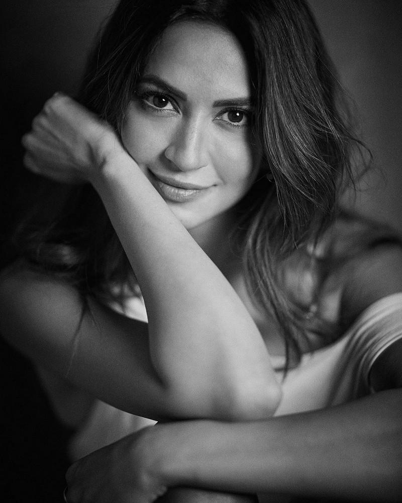 Kriti Kharbanda 8