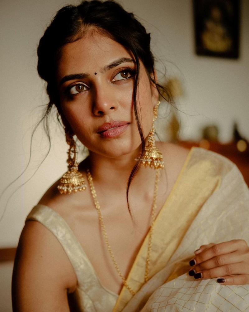 Malavika Mohanan 8
