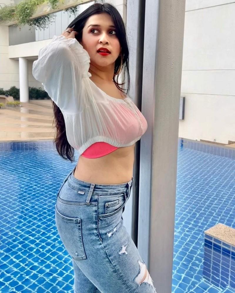 Mannara Chopra 11