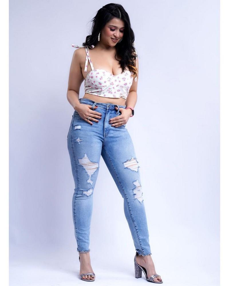 Mannara Chopra 2