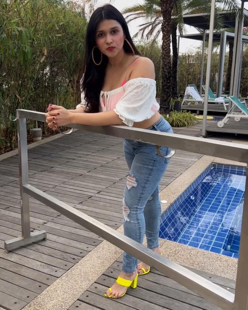 Mannara Chopra 5