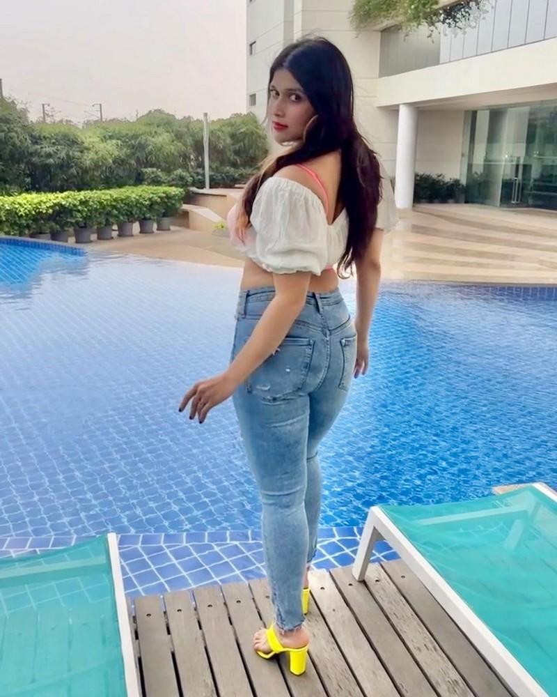 Mannara Chopra 7