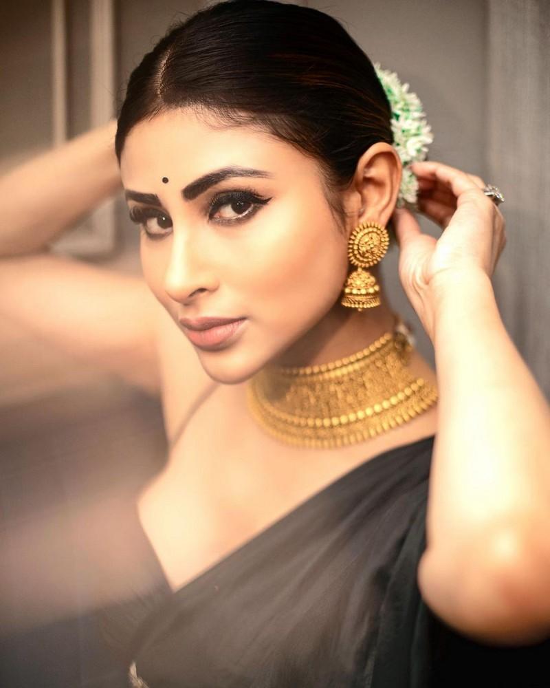 Mouni Roy 3
