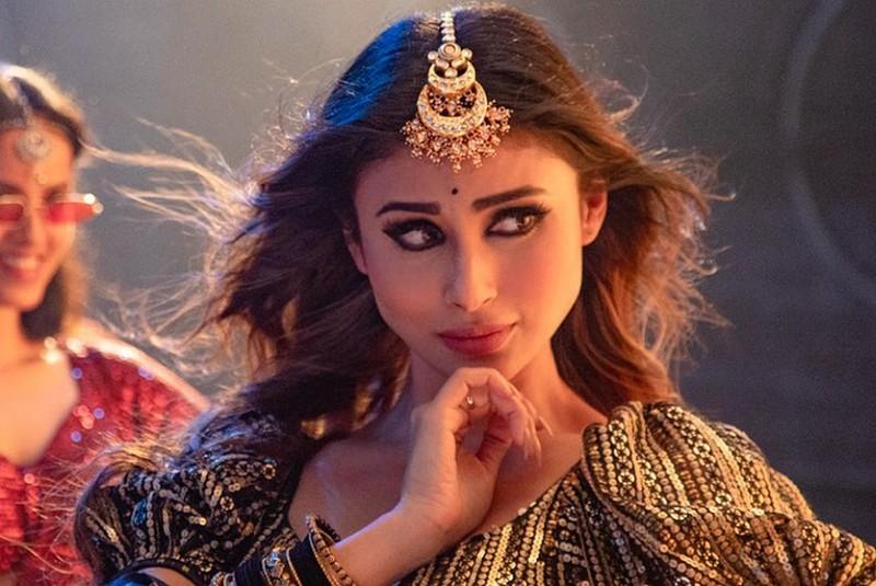 Mouni Roy 8
