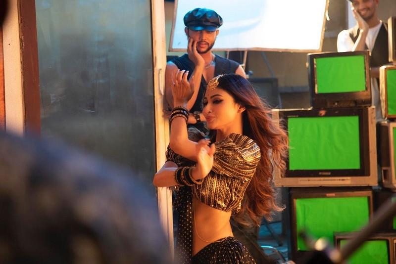 Mouni Roy 9