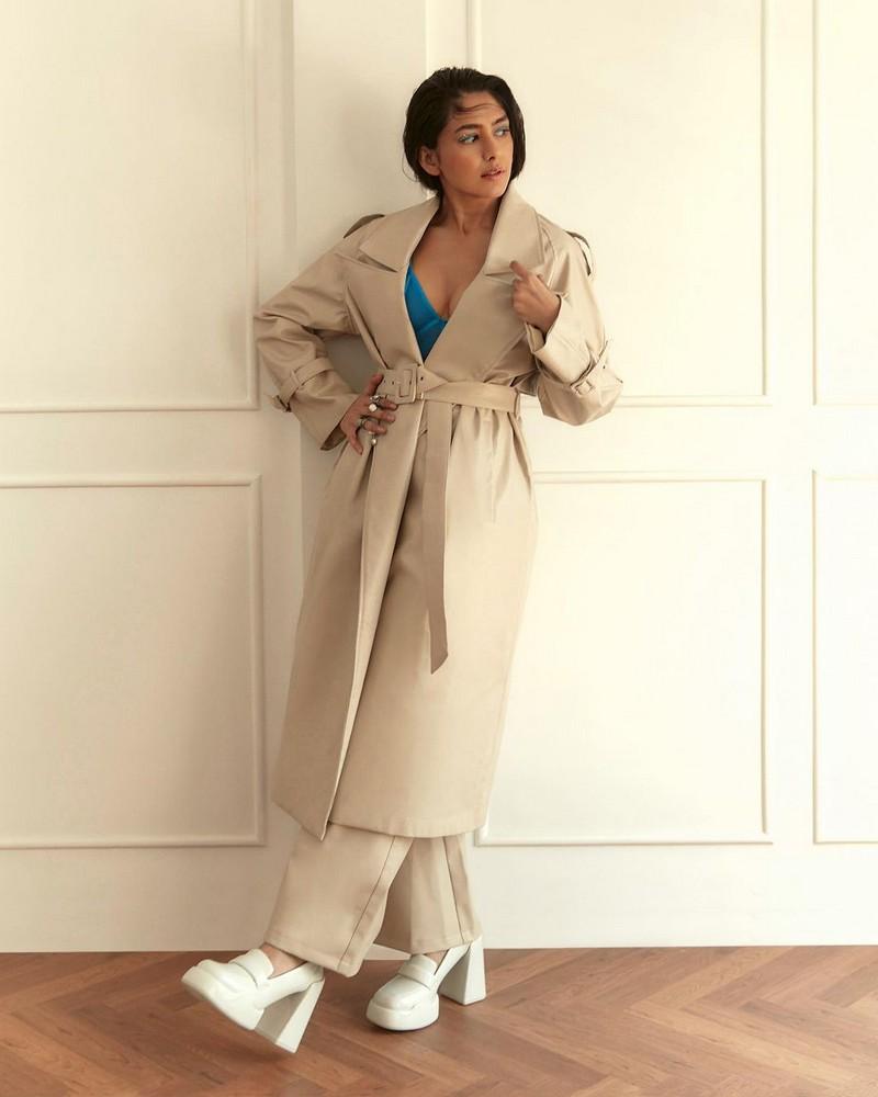 Mrunal Thakur 5