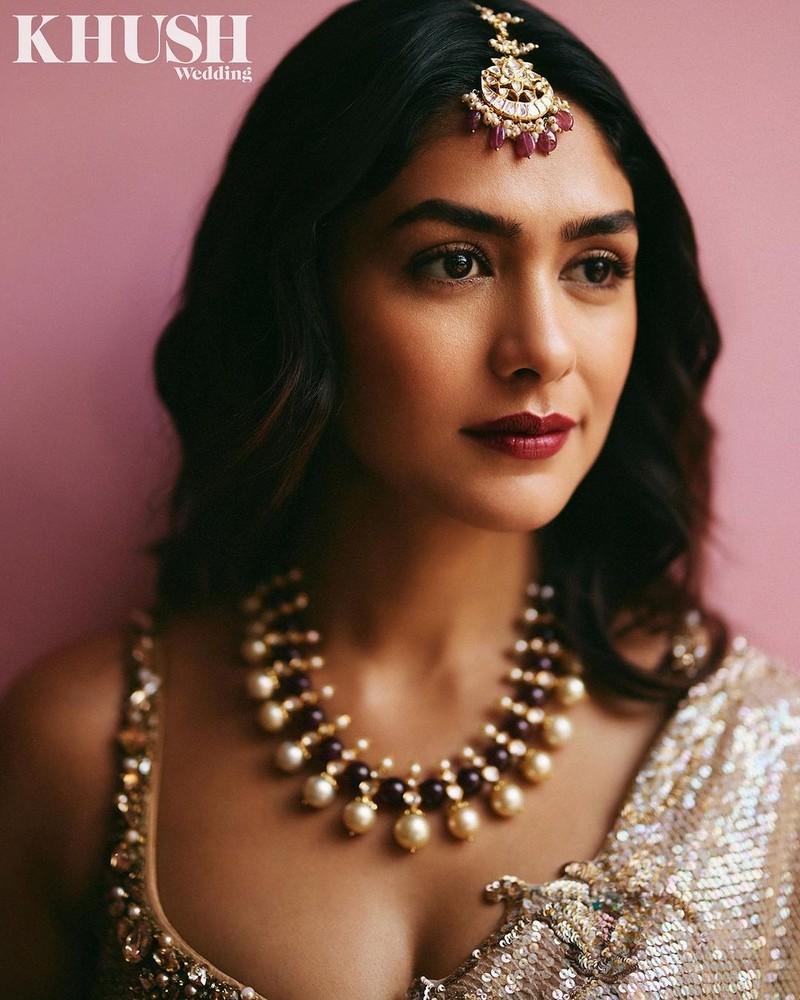 Mrunal Thakur 1