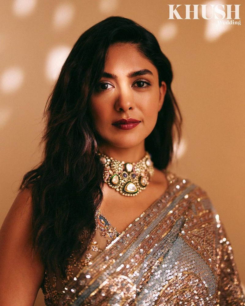 Mrunal Thakur 10