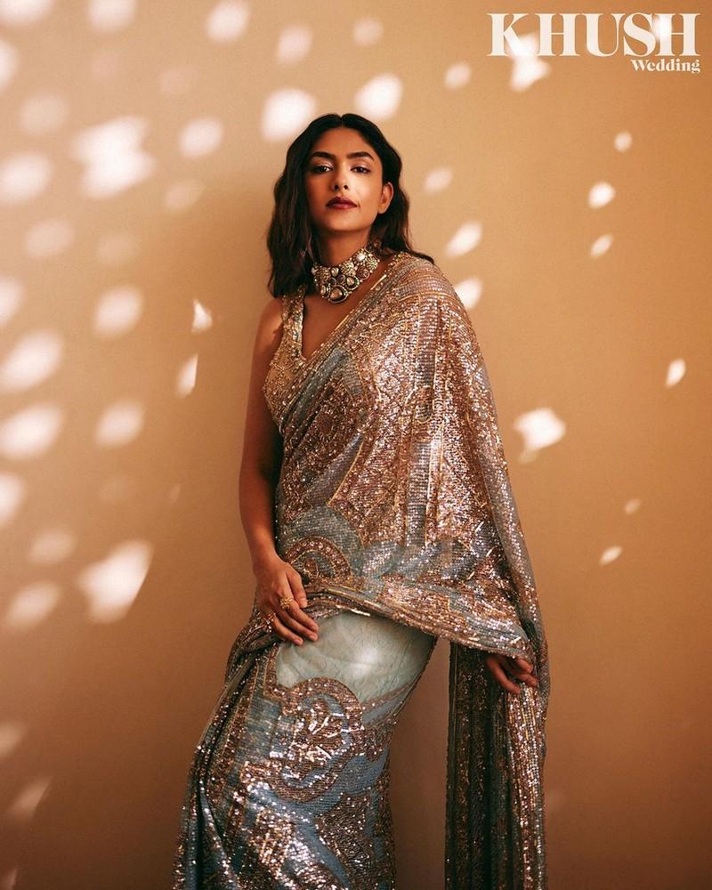 Mrunal Thakur 4
