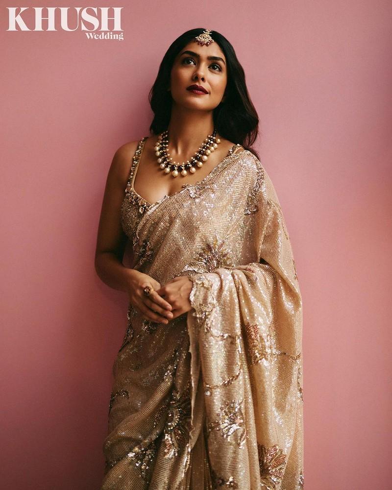 Mrunal Thakur 7