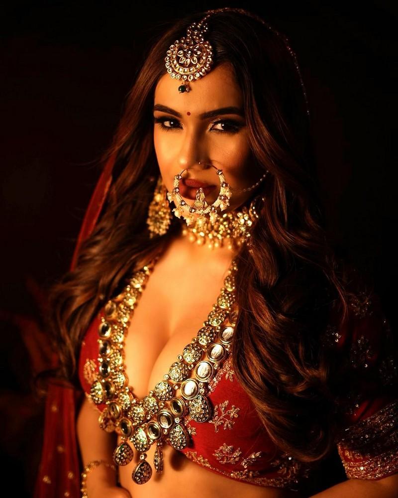 Nehhaa Malik 13