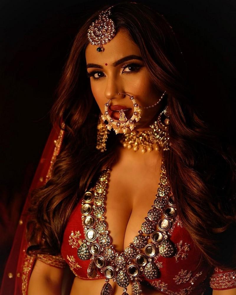 Nehhaa Malik 22